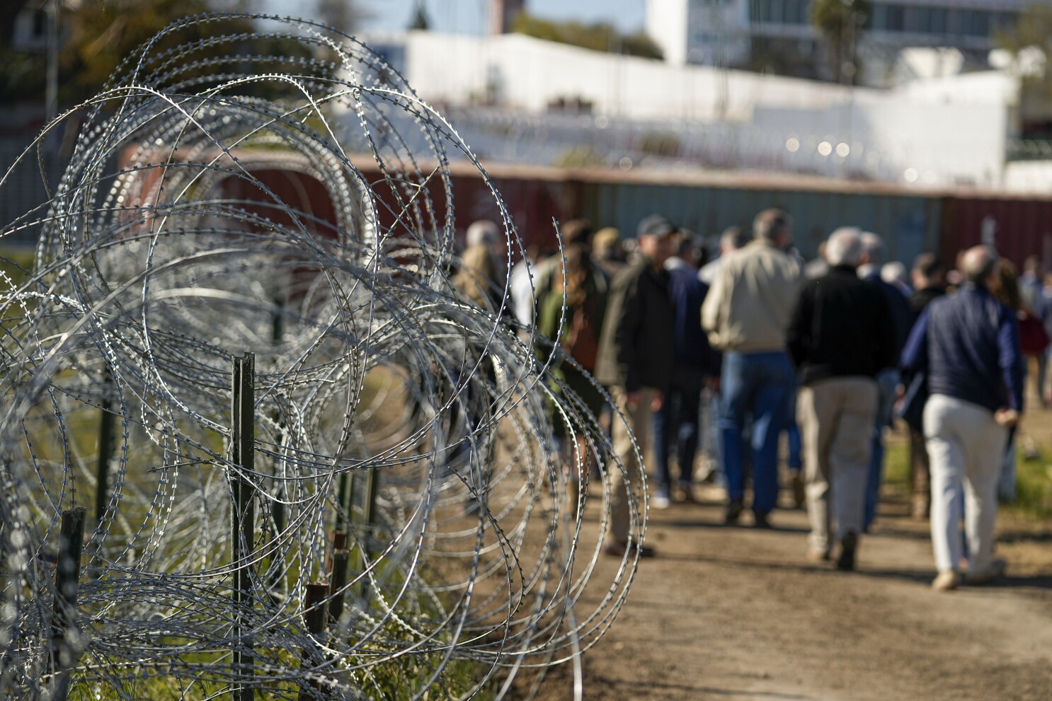Texas adds more razor wire along Shelby Park