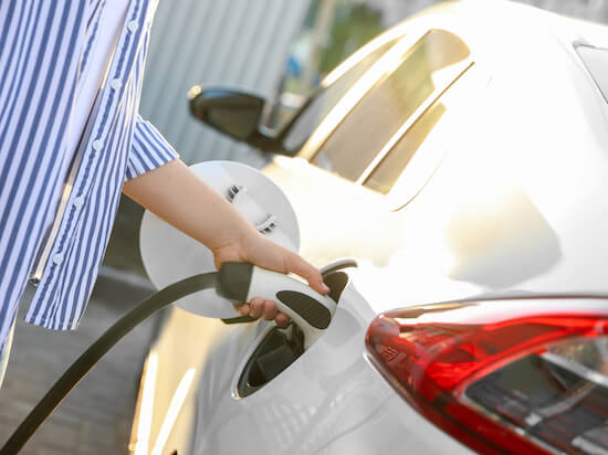 Arizona Contemplates $135 Annual Registration Fee for Electric Vehicle Drivers