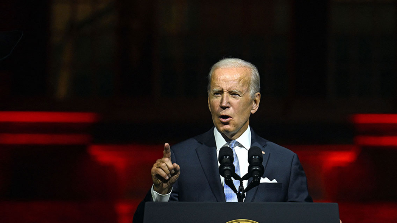 Debate Rages: Can a Forgetful Leader Govern? Calls for Biden's Resignation!