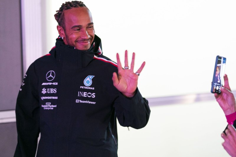 Mercedes knew risks of leaving exit clause in Hamilton F1 contract