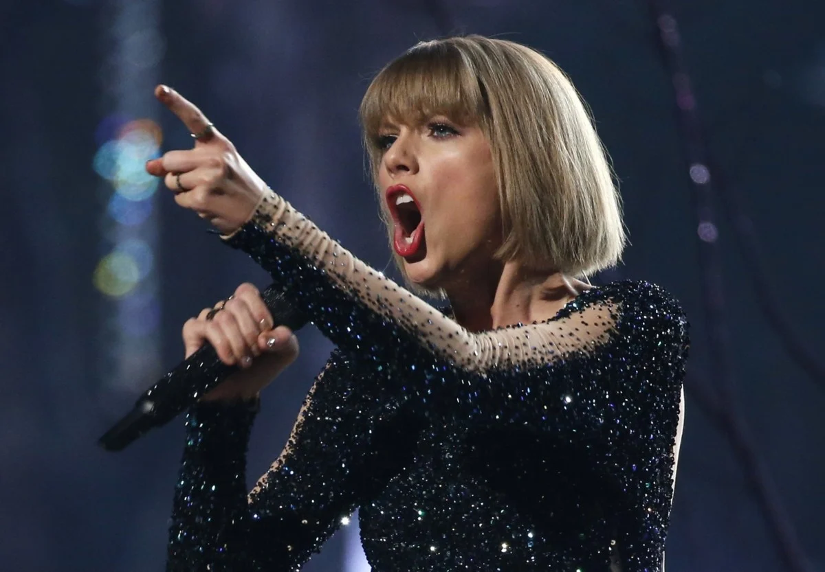 Taylor Swift threatens legal action against Florida student who tracks her jet.