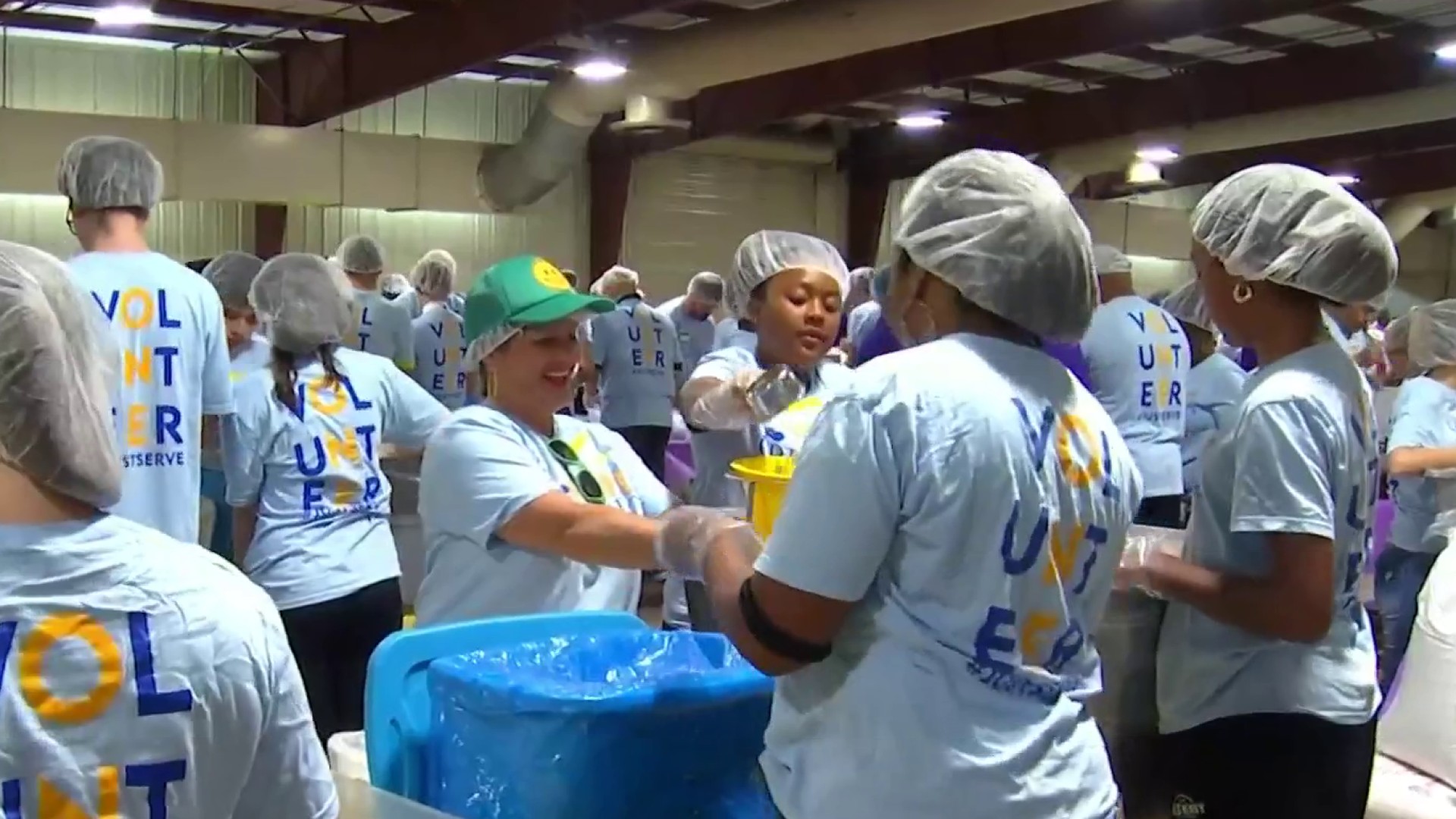 Volunteers Come Together to Pack Meals for 10,000 People in Central Florida