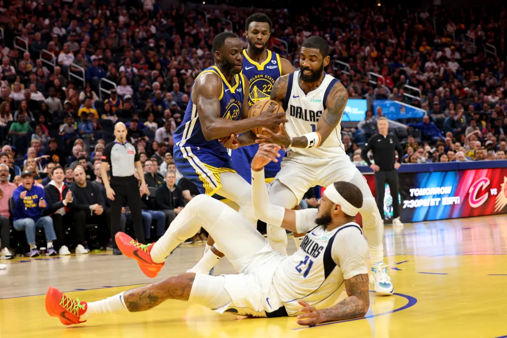 Warriors' Defensive Stand Leads to Victory Against Mavericks