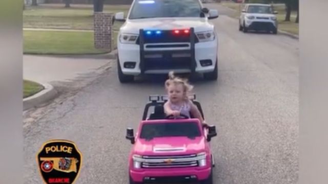 Oklahoma Police Stop Toddler Cruising in Hot Pink Convertible