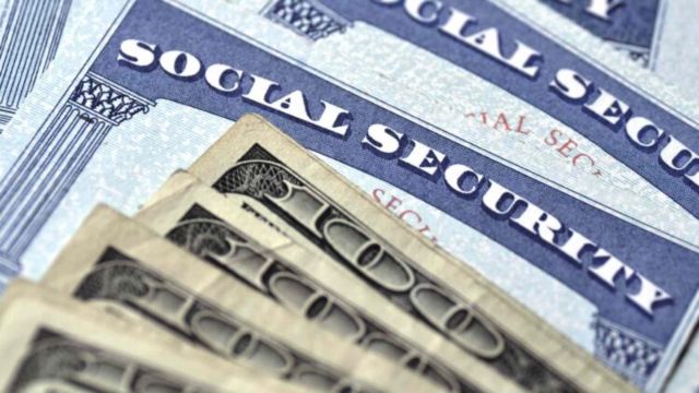 Social Security Checks to See $1,375 Monthly Cut for Retirees – New Report Announces Reduction Date