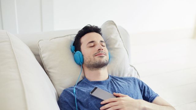 5 Signs That Feel Better When They Listen to Music