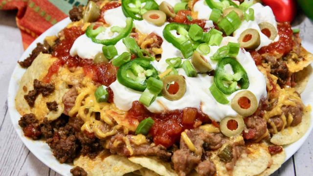 Easy and Tasty Beefy Nachos and Cheese Recipe!