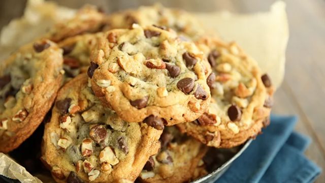 This Recipe for Pecan Chocolate Chip Cookies is Simple and Tastes Great!