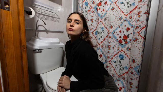 NYC Woman's $2,000 Apartment Has a Tiny Bathroom and a Weird Sink-Toilet Combo (1)