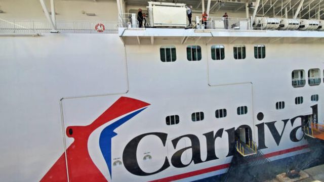 Passenger Hit with $411 Phone Bill on Carnival Cruise After Daughter's Call, No Refund (1)