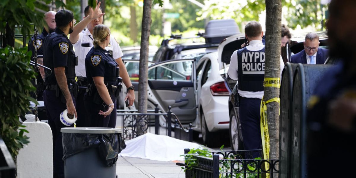 Police Alert Purse-Snatching Crew Strikes Women on New York's Upper East Side