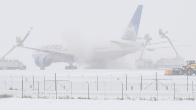 Over 800 Flights Delayed or Canceled at Denver International Airport Due to Severe Weather!