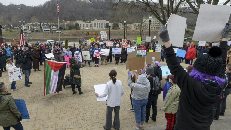 Thousands Rally at West Virginia Capitol to Oppose Trump’s Project 2025 and State Policies!