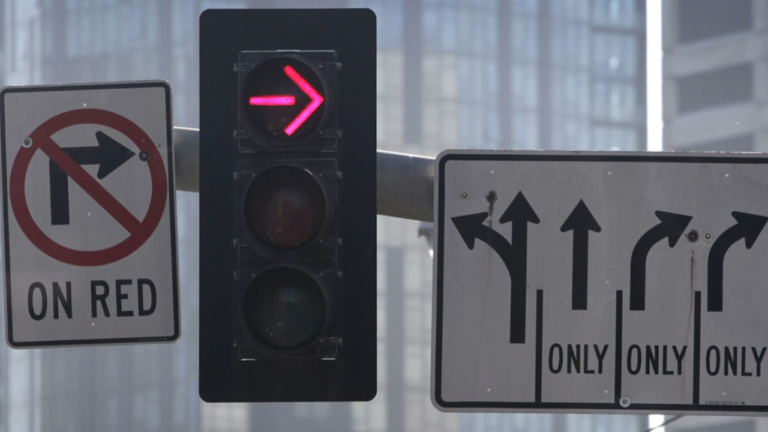 New Mexico’s New Rule on Right Turns at Red Lights: Everything Drivers Need to Know