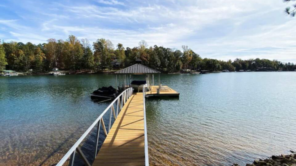 10 Must-Visit Lakes in South Carolina for a Fun and Sunny Adventure