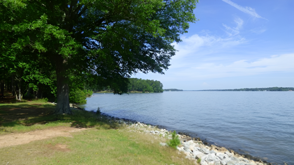 10 Must-Visit Lakes in South Carolina for a Fun and Sunny Adventure