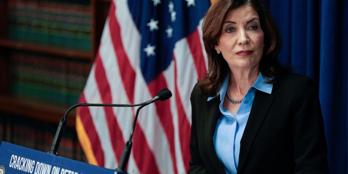Gov. Hochul Confirms September Start for Cellphone Ban in New York Schools, Newsbreak Said!