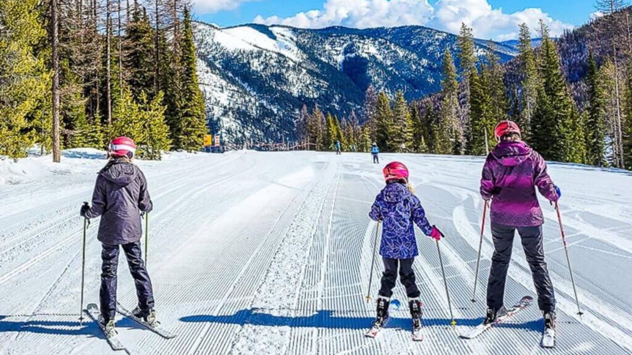 Weekend Snowfall Sparks Early Excitement for Washington’s Ski Season