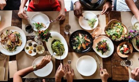 Woman Feels Left Out After Friends Refuse to Adjust Dinner Reservation