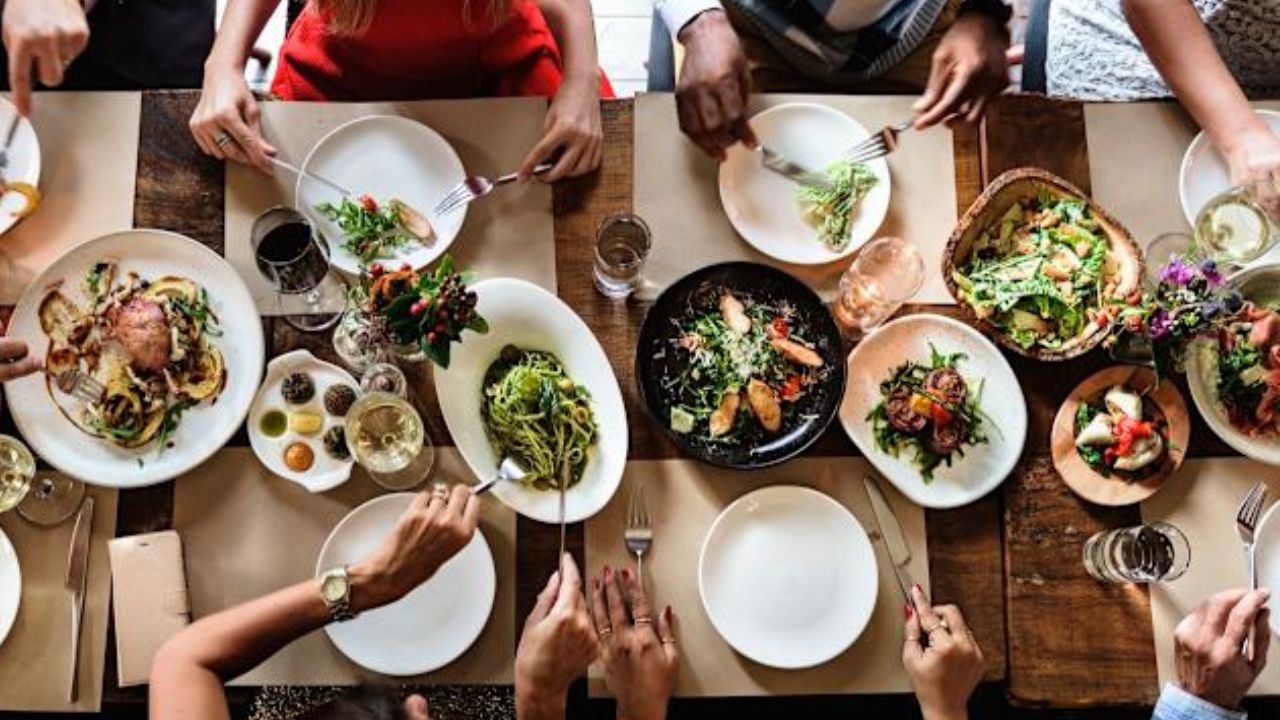 Woman Feels Left Out After Friends Refuse to Adjust Dinner Reservation
