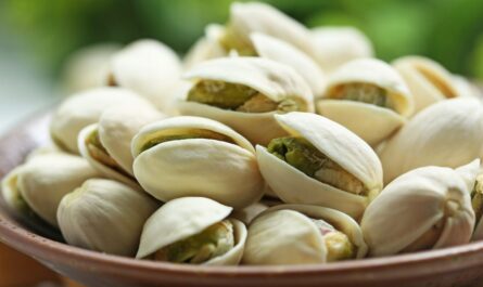 Woman Reveals Why Some Pistachios Taste “Weird”—And It May Make You Rethink Snacking