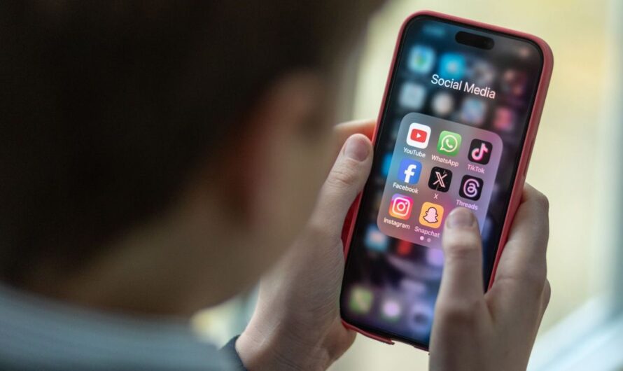 Boyfriend Blocks Girlfriend on Social Media — The Heartbreaking Reason Leaves Her in Tears