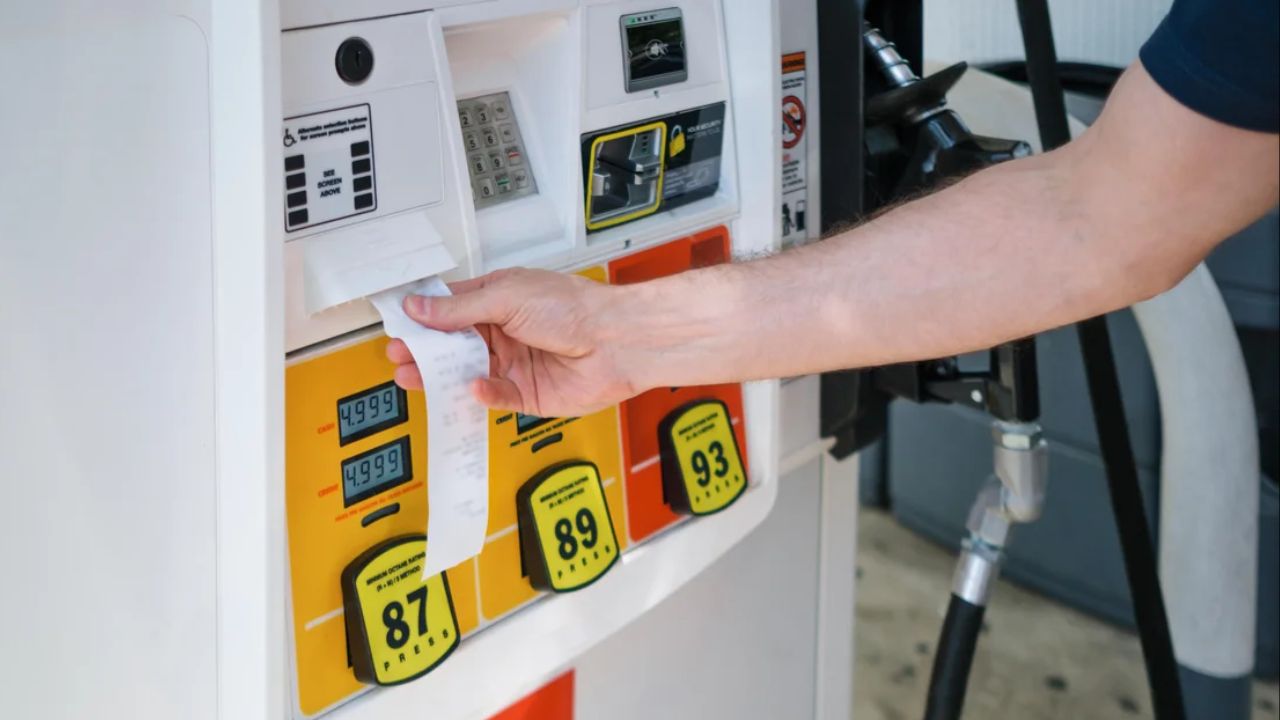 Michigan Drivers See Price Relief at the Pump as Gas Falls 11 Cents, AAA Reports